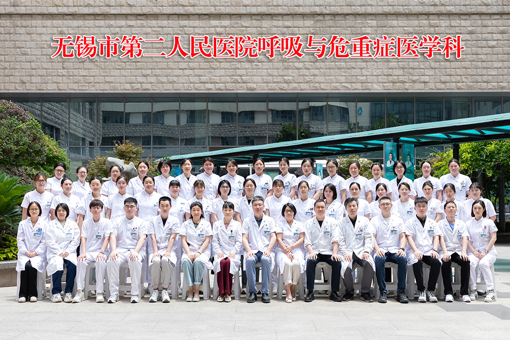 集体照(啪啪啦
呼吸与危重症医学科).jpg 集体照(啪啪啦
呼吸与危重症医学科).jpg