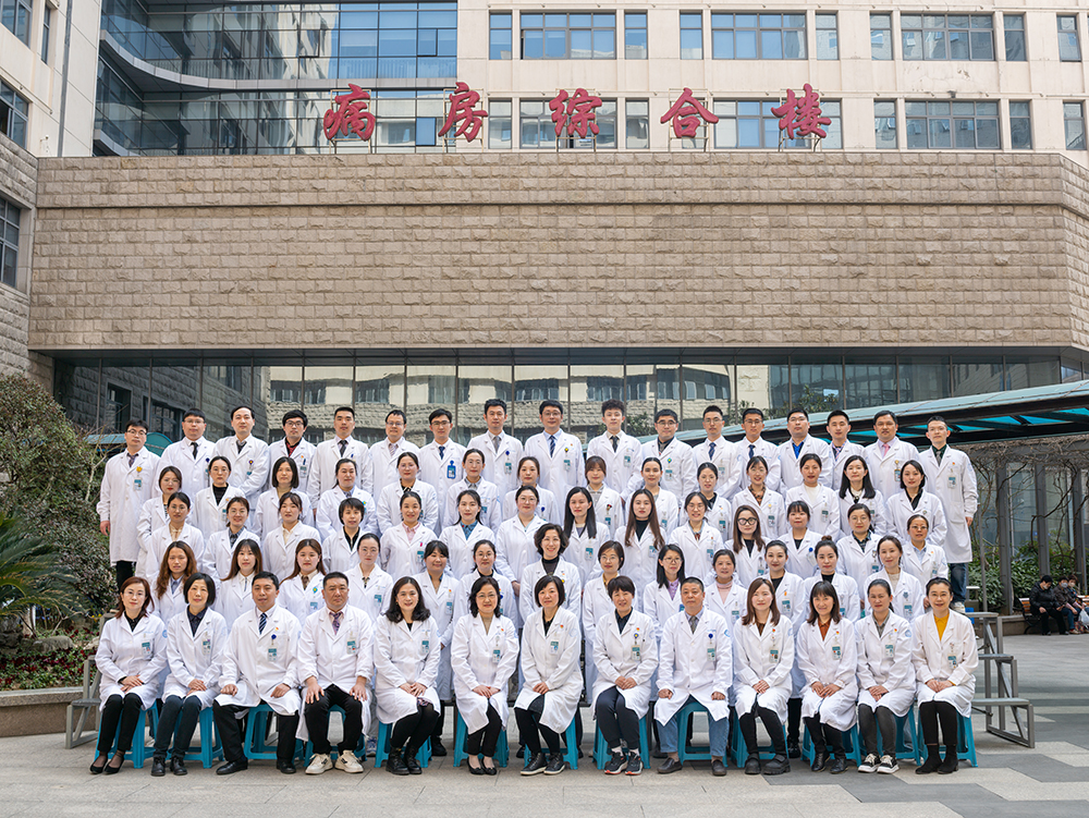 药学部集体合照.jpg 药学部集体合照.jpg